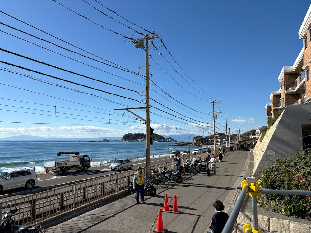 江の島を望む湘南海岸