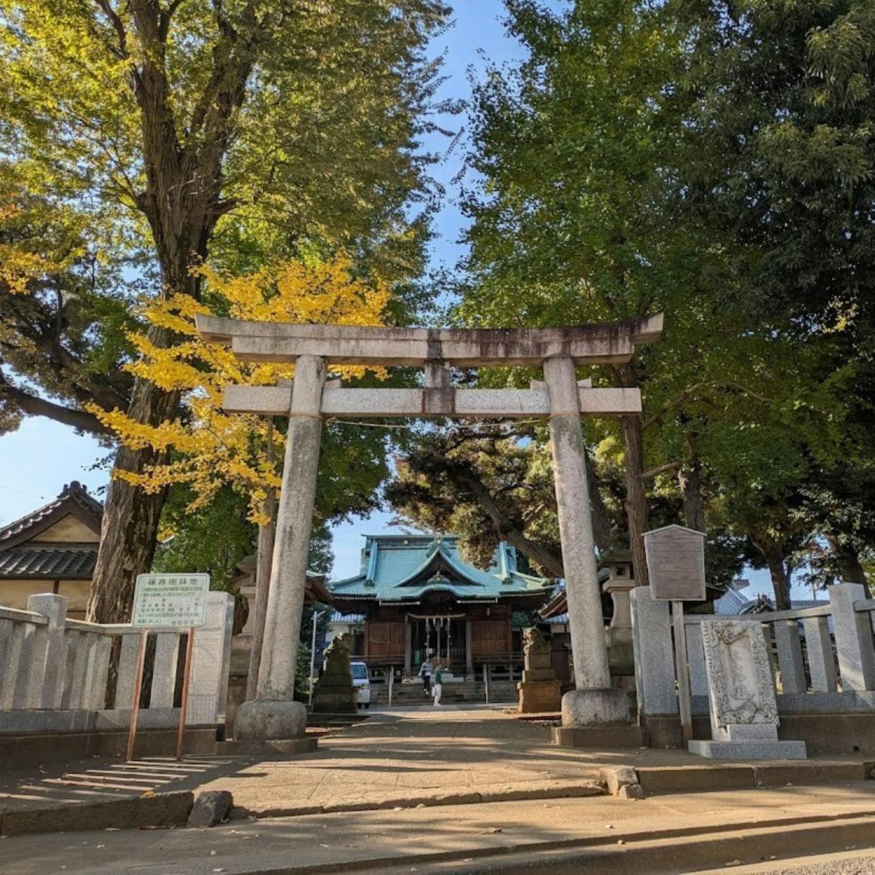 三峯神社境内