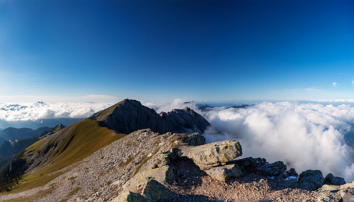 山頂からの雲海パノラマ