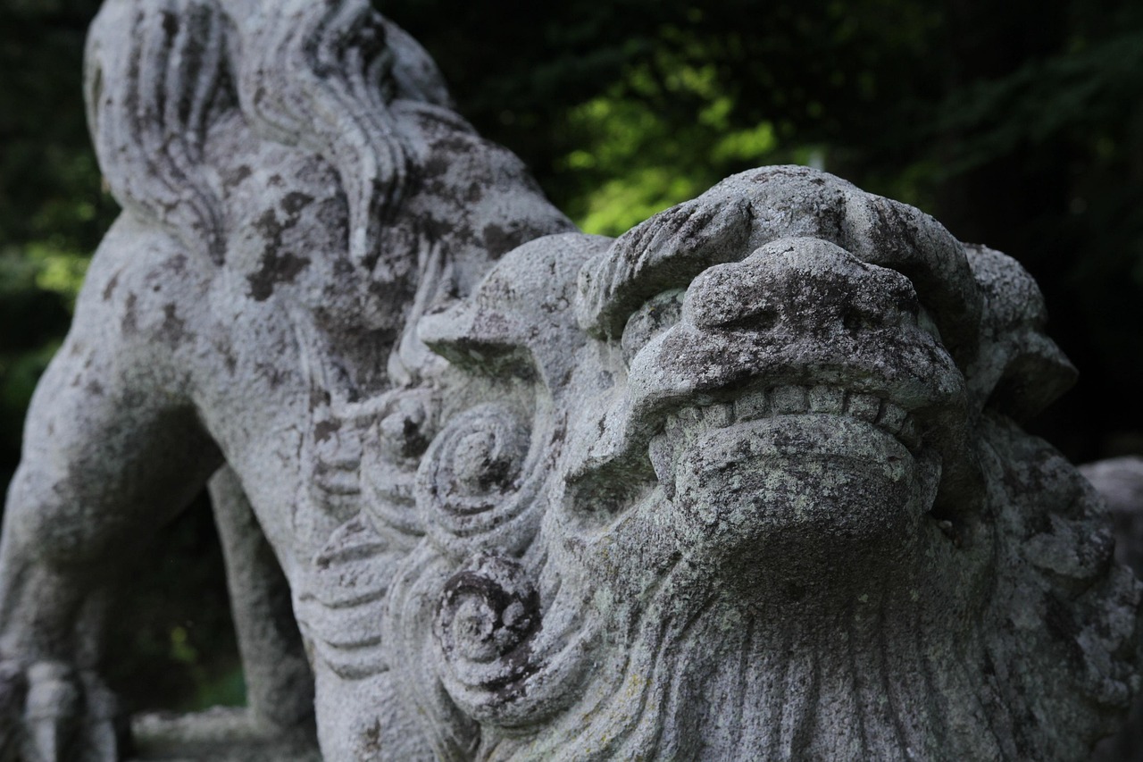 Kotohira-gu guardian statue