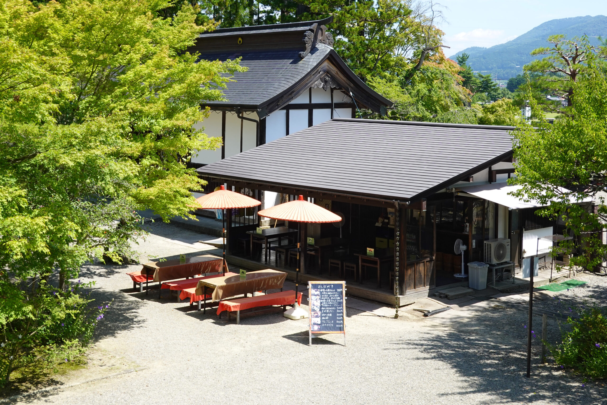 Motsuji temple grounds
