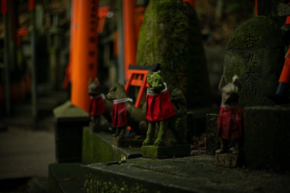 Fushimi Inari fox statues