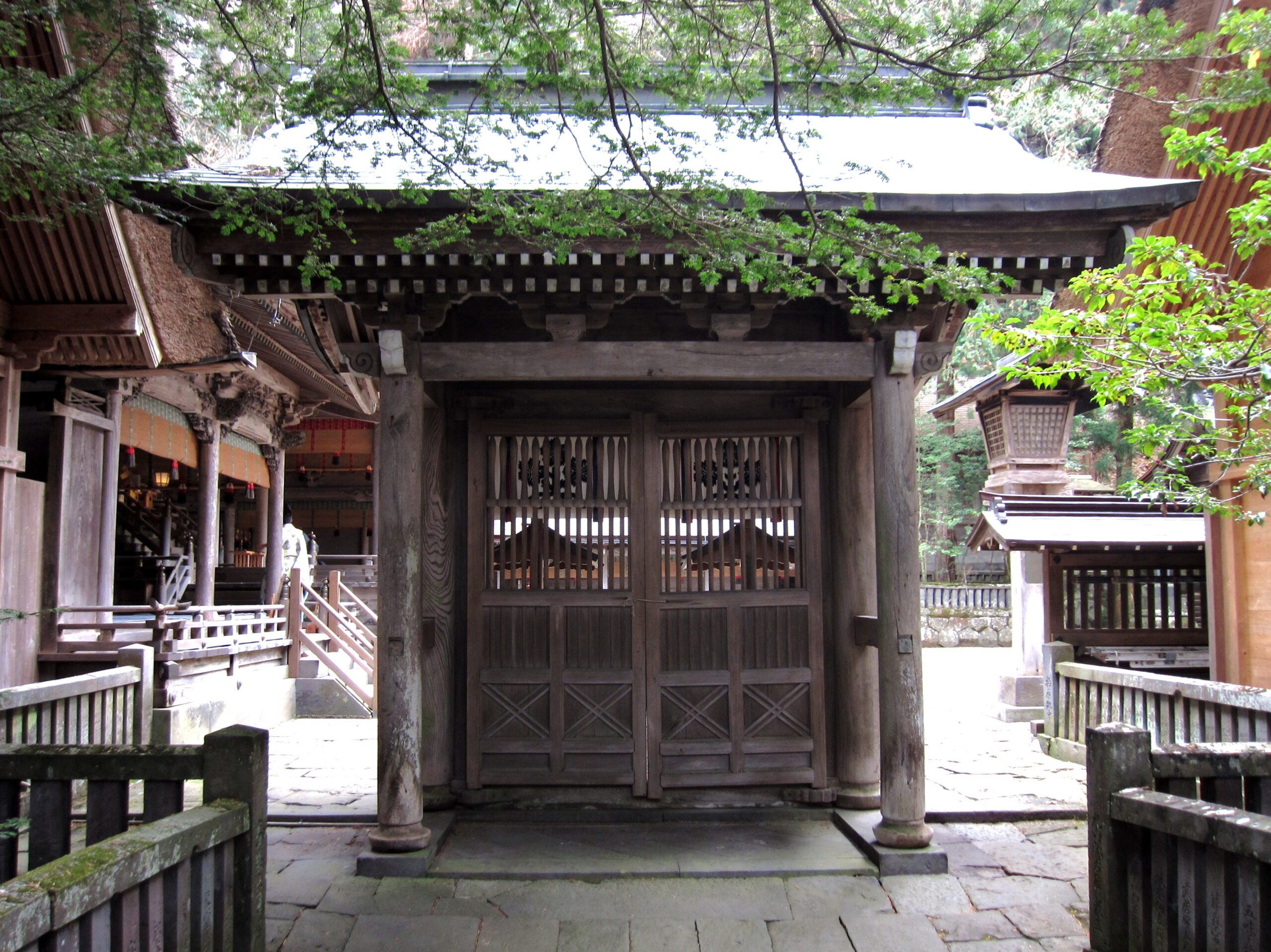 諏訪大社本宮四脚門