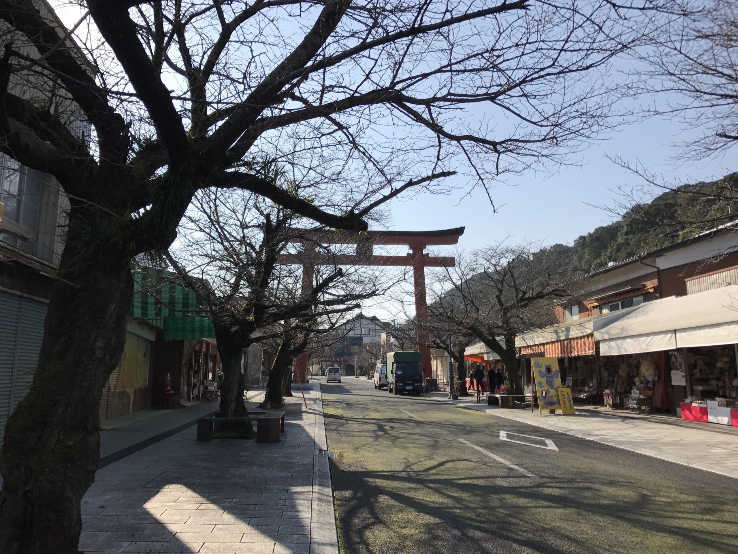 Yutoku Inari Shrine Approach and Grand Torii