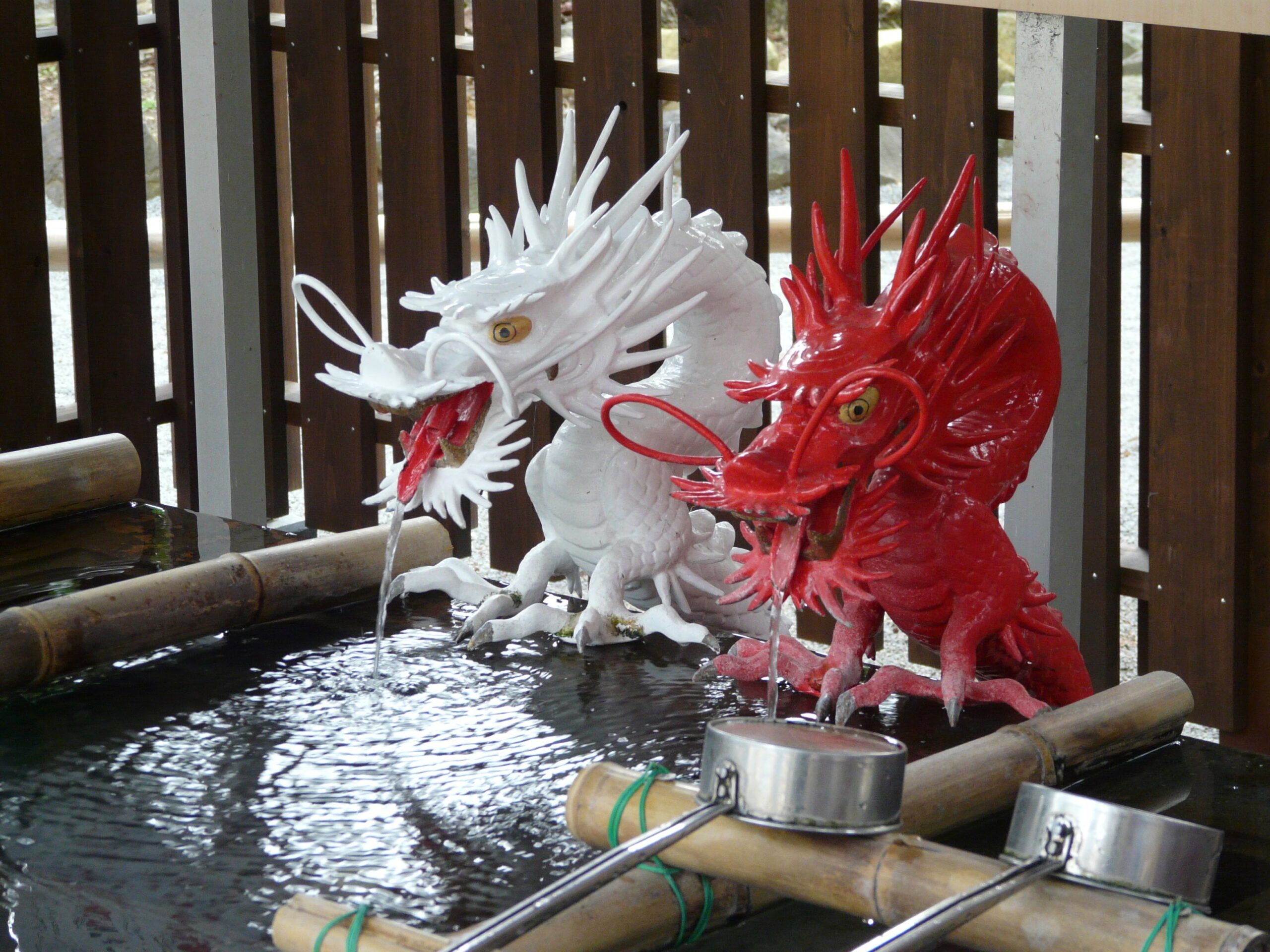 The red and white dragon sculptures at the purification fountain of Izusan Shrine