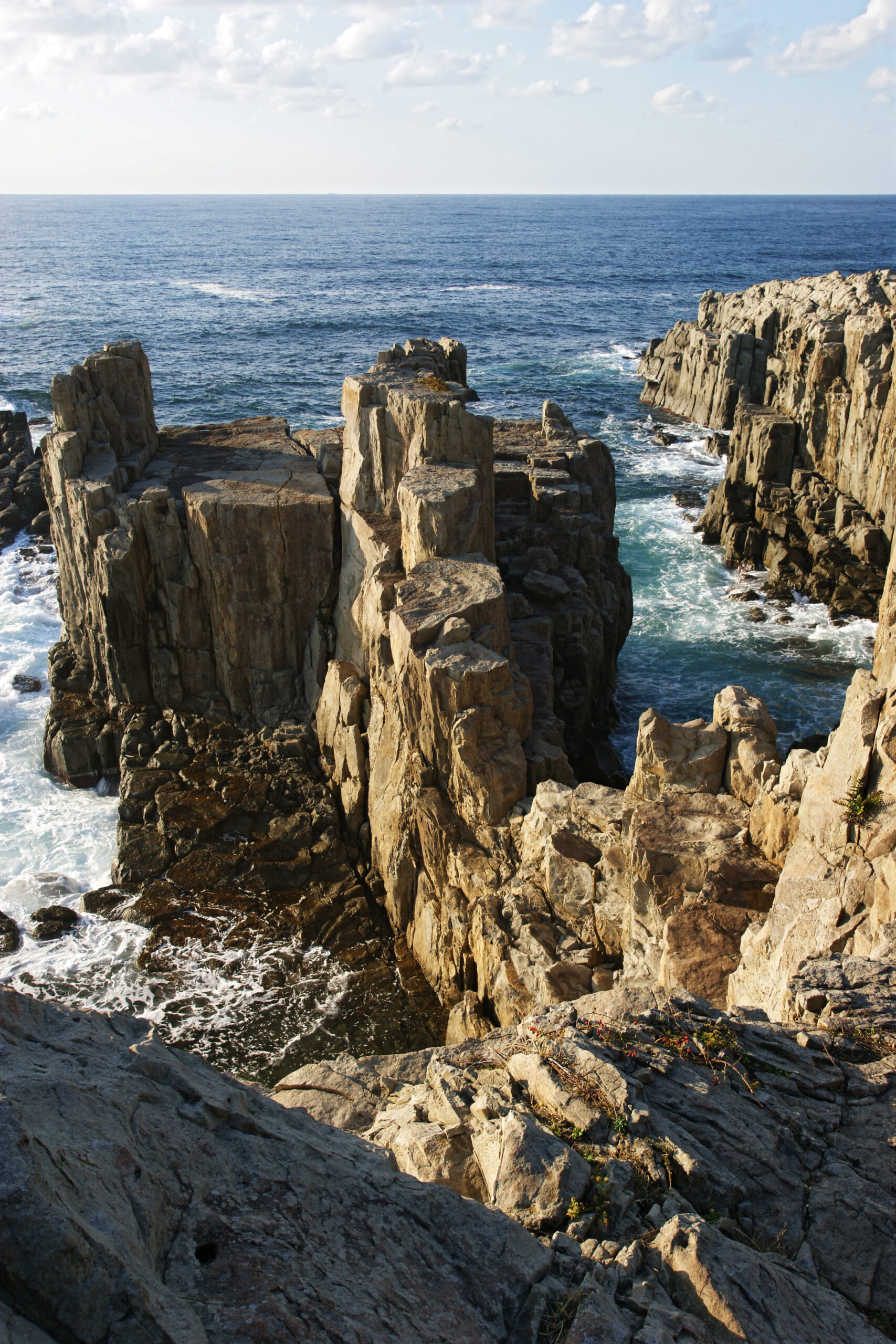 Tojinbo columnar joint cliffs