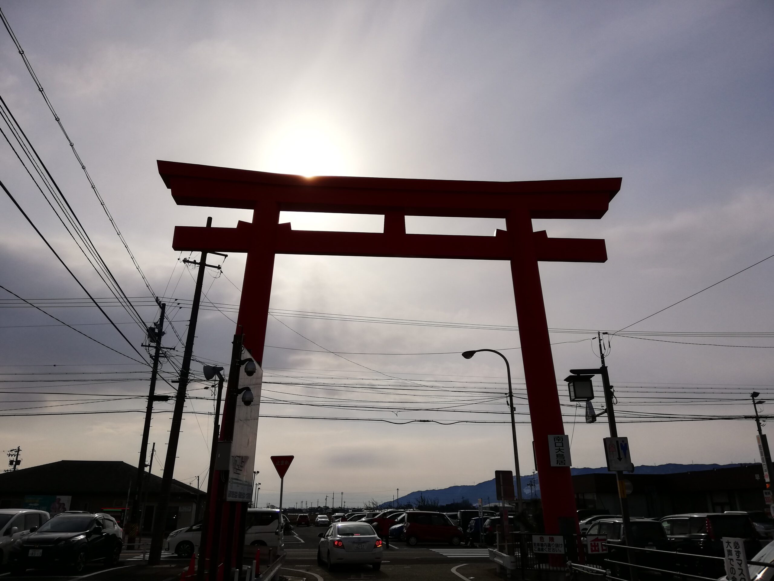 千代保稲荷神社の南口大鳥居