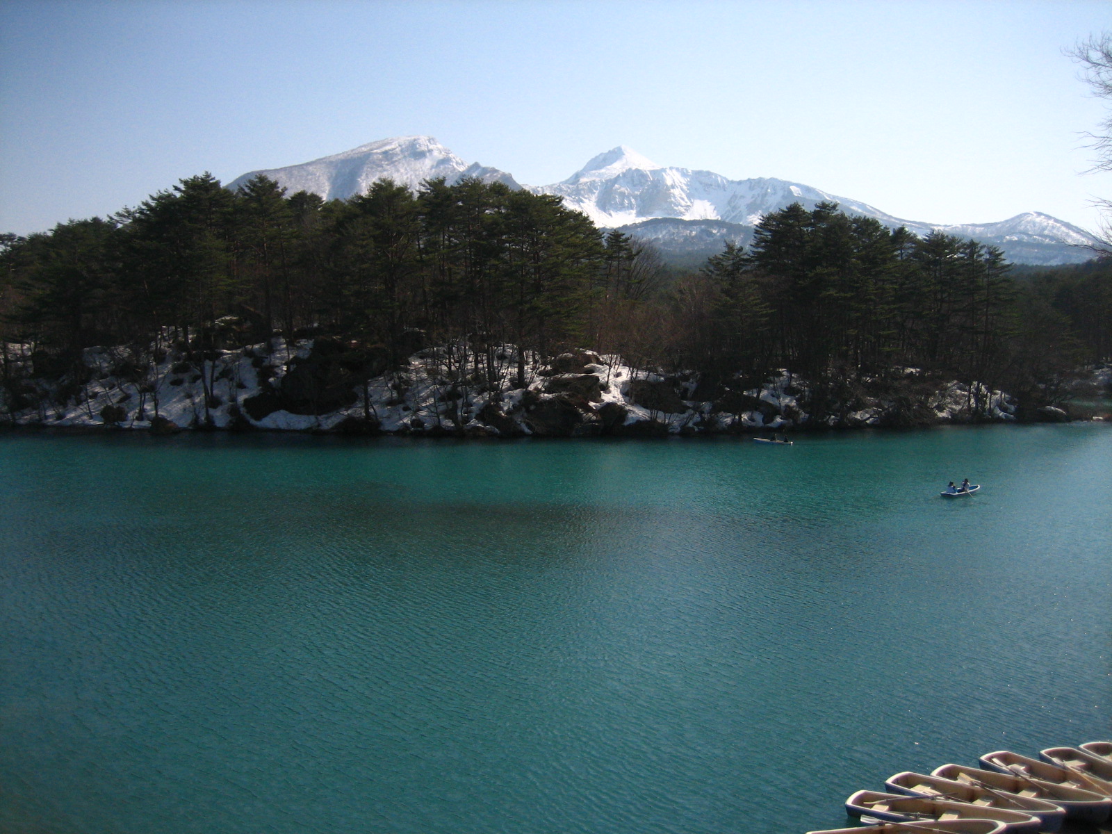 冬の毘沙門沼と磐梯山