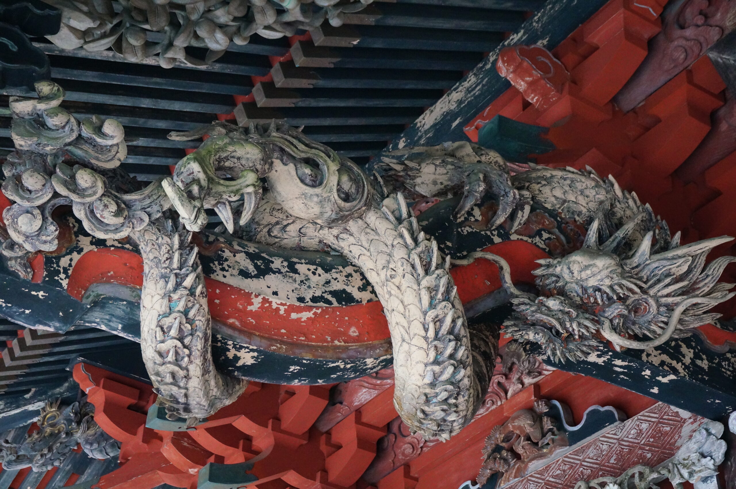 Close-up of dragon carvings on the shrine buildings