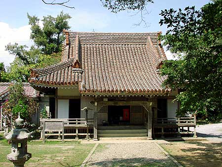 金武観音寺の本堂