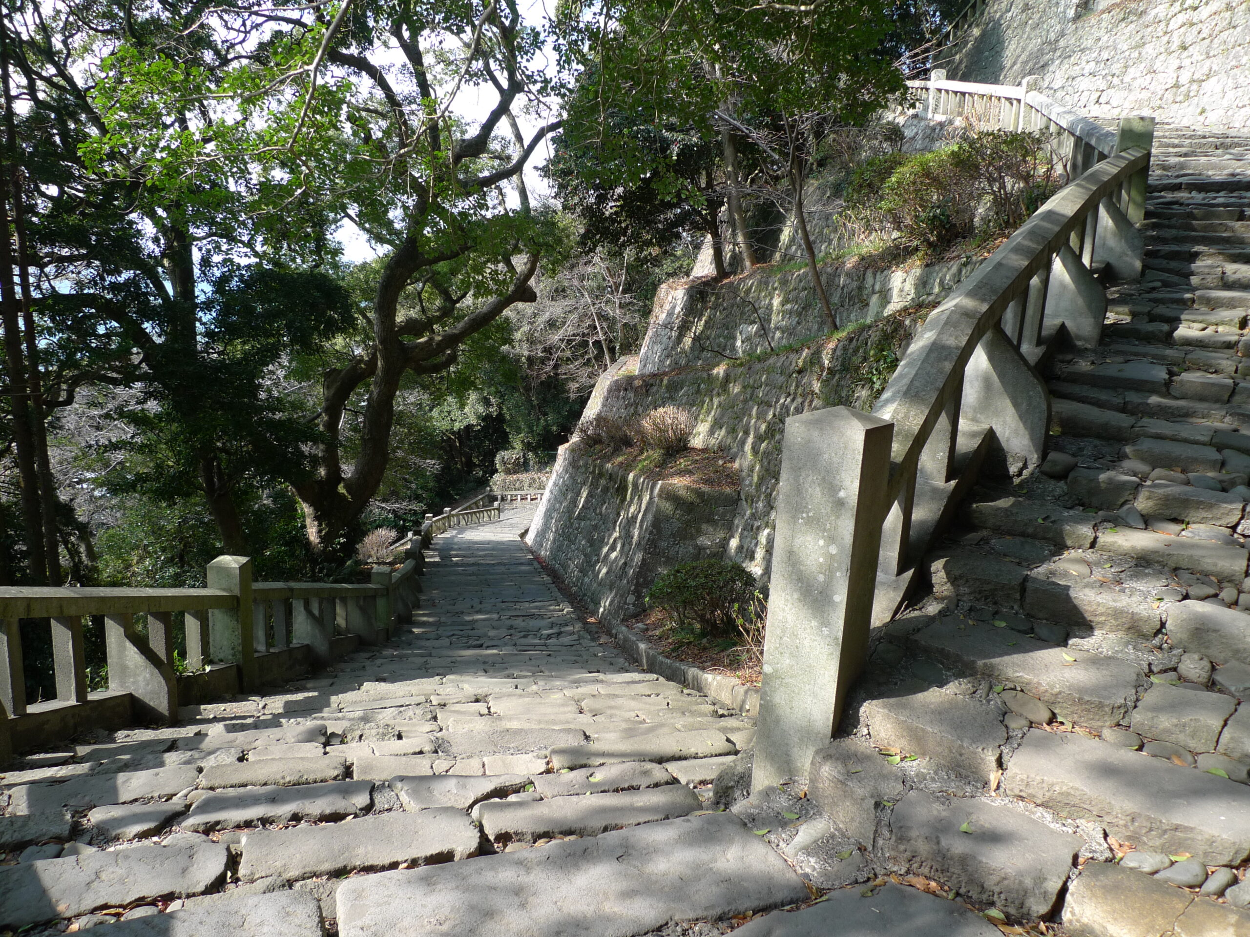 Stone approach to Kunozan Toshogu