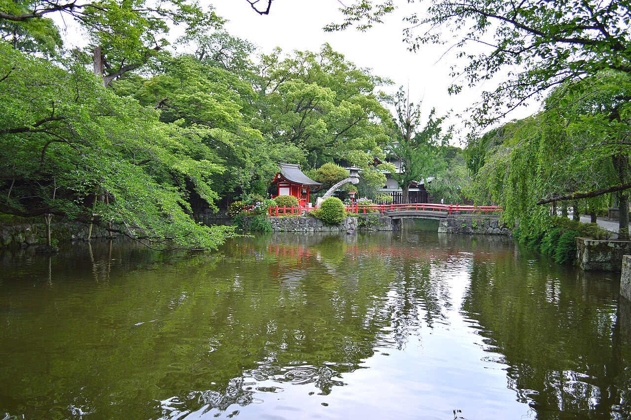 Kamiike Pond and Itsukushima Shrine