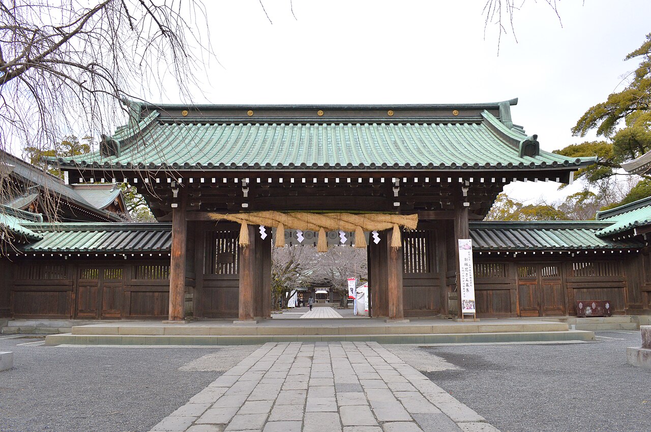 The main gate of Mishima Taisha