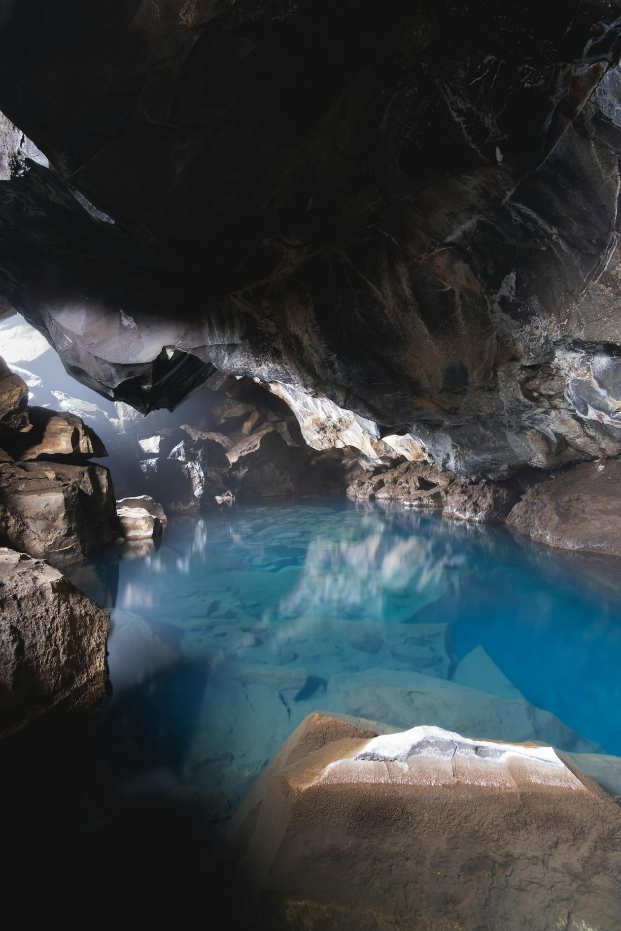 Blue cave waters (image)