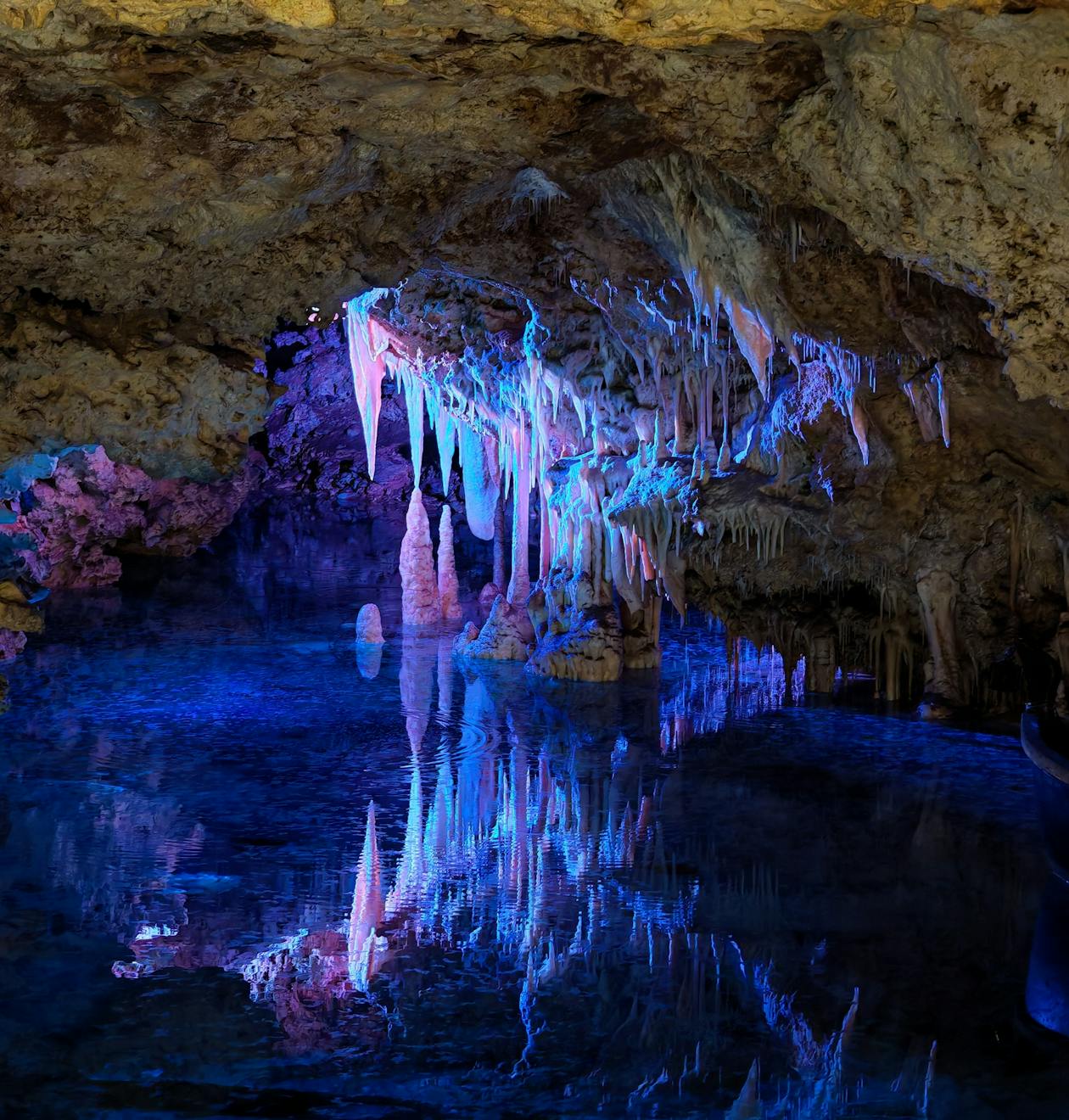 Cave reflections on water (image)
