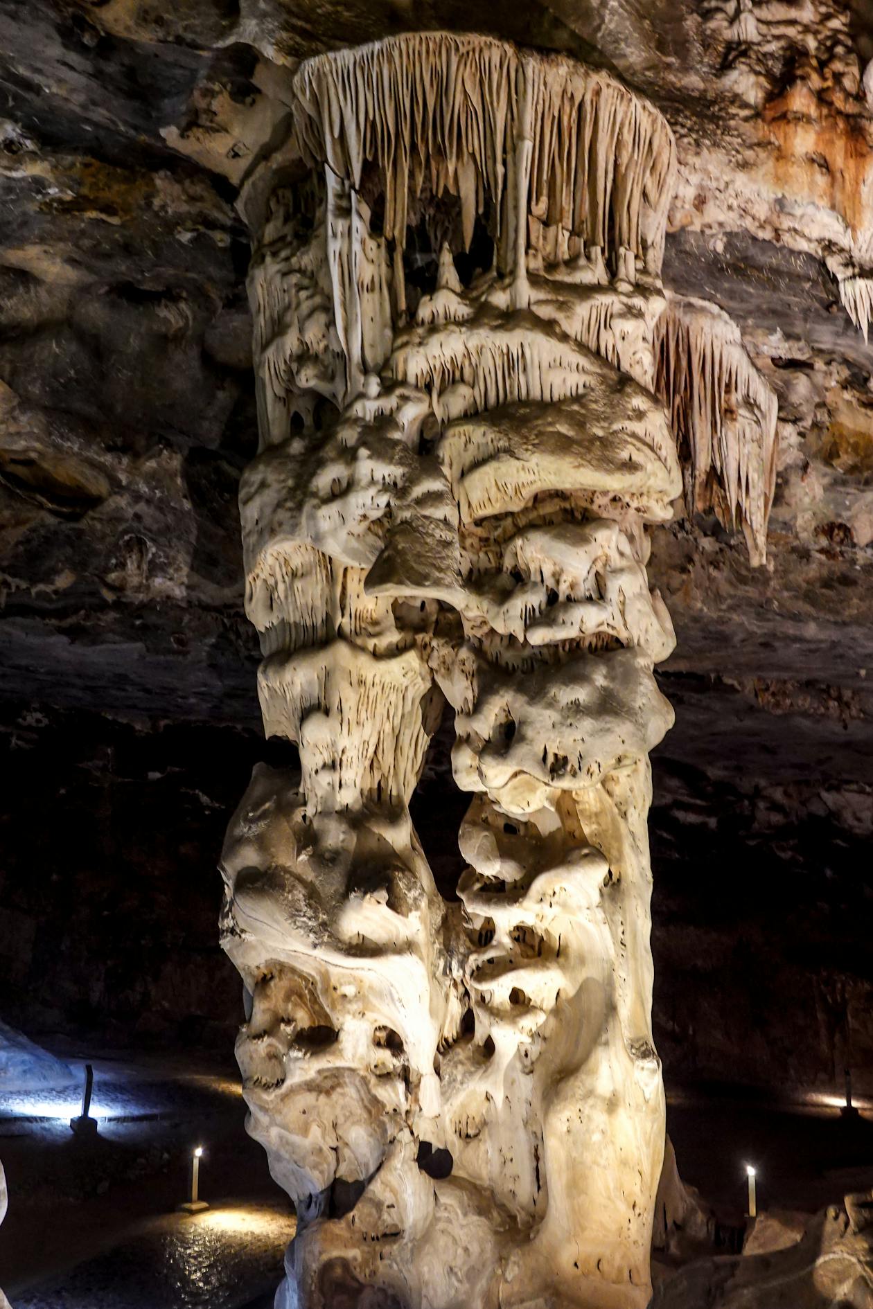 Stalactites inside a limestone cave (image)