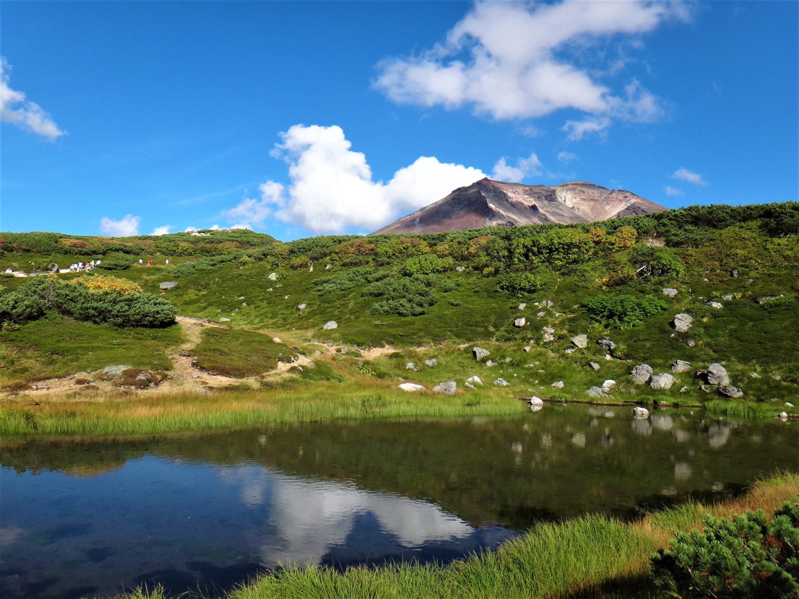 Sugatami Pond reflecting Mount Asahidake