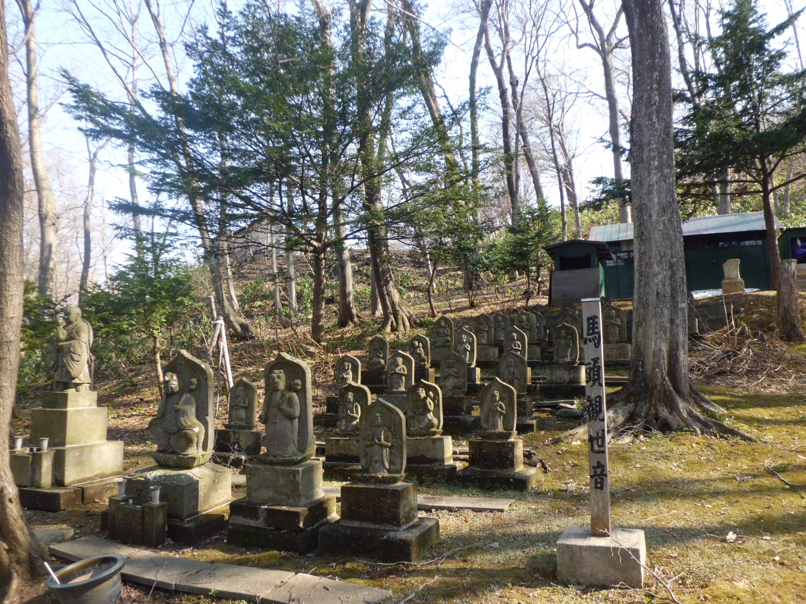 五天山神社の石像群