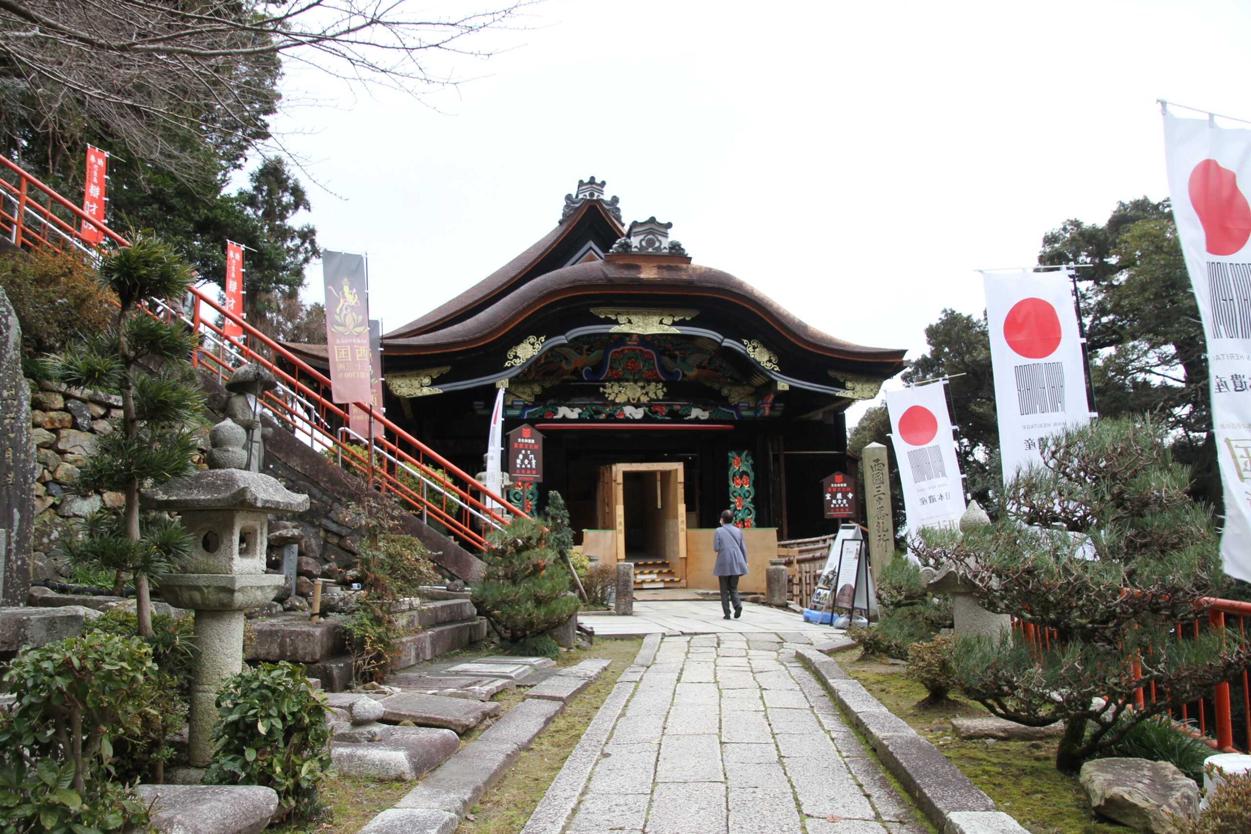 唐門への参道（修復後）