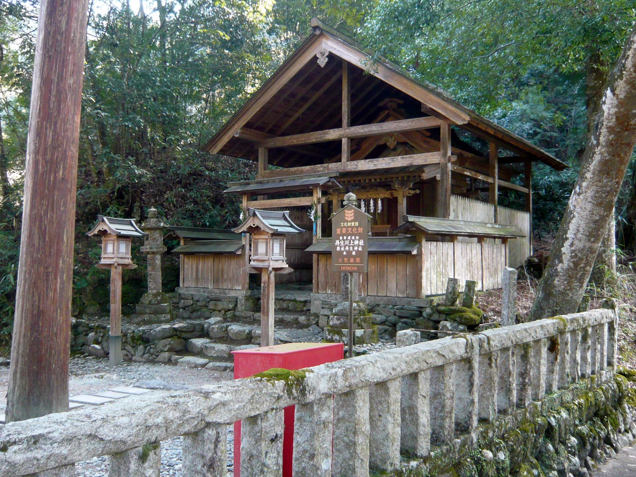 摂社・丹生神社(本宮さん)