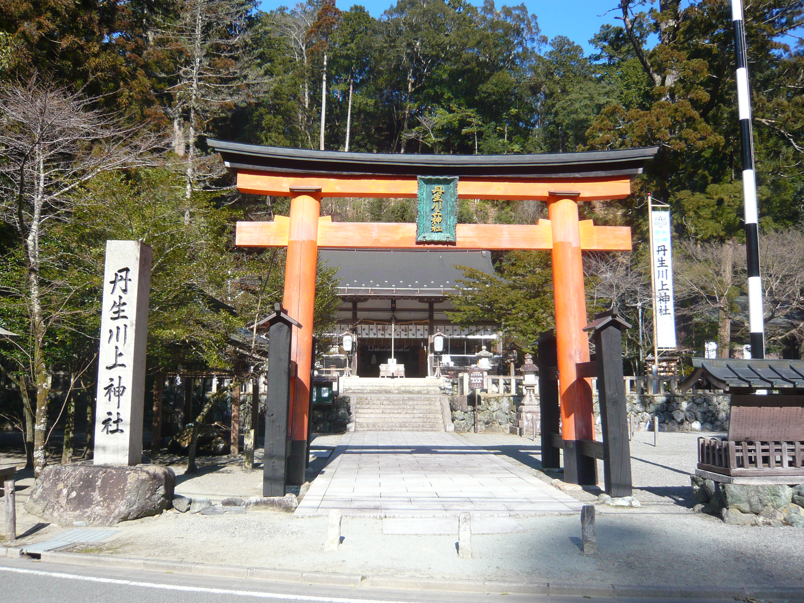 The torii gate of Niukawakami Shrine (Nakasha)
