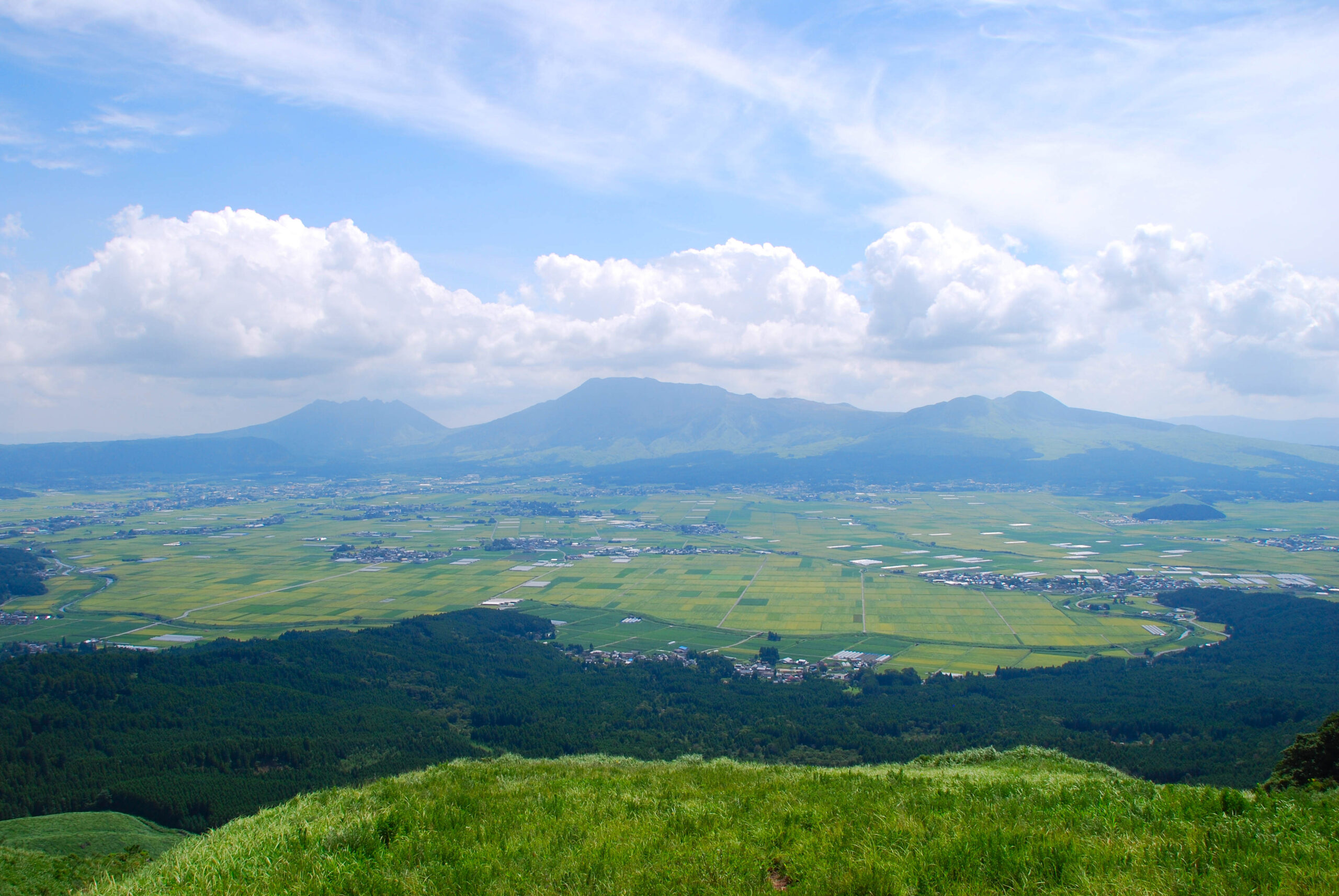 阿蘇カルデラの全景