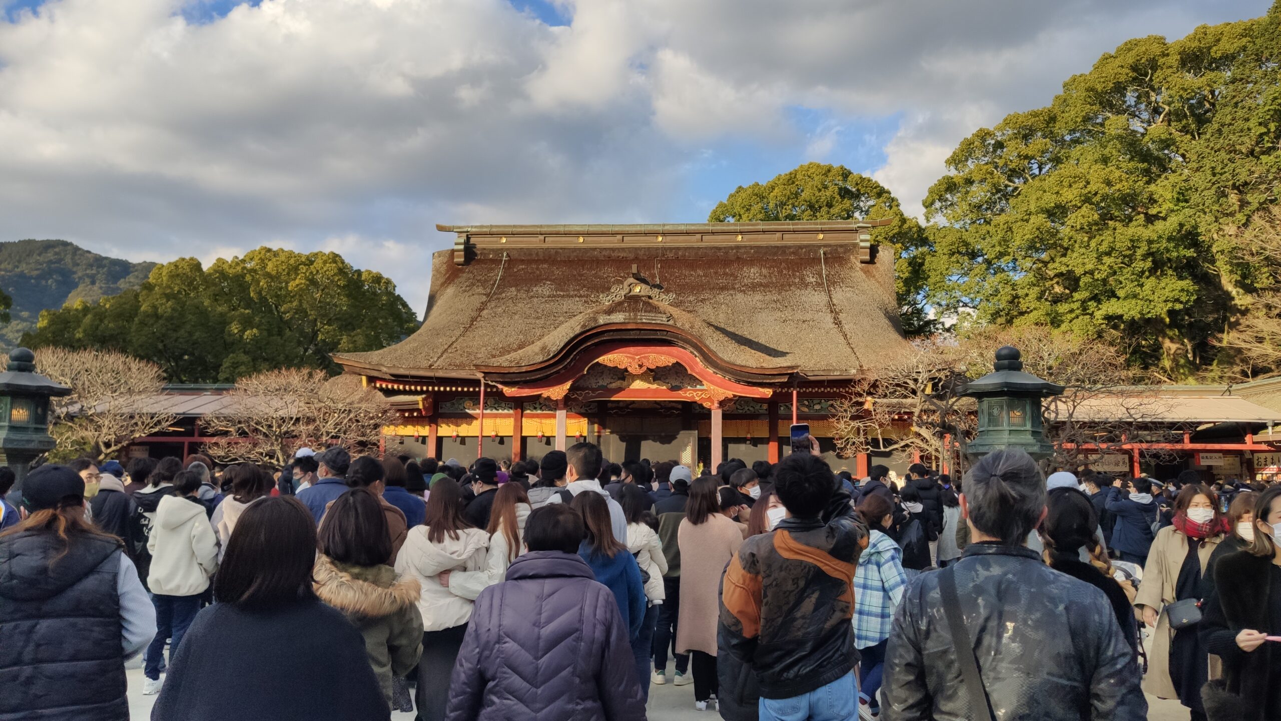 参拝者で賑わう太宰府天満宮