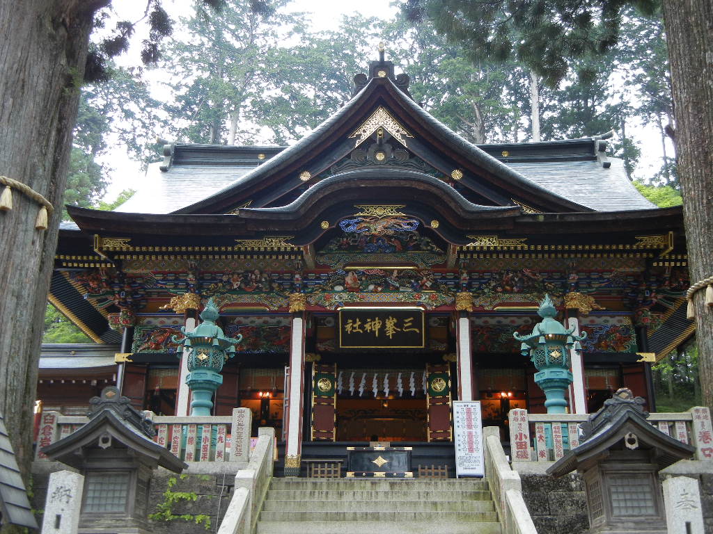 三峯神社の拝殿