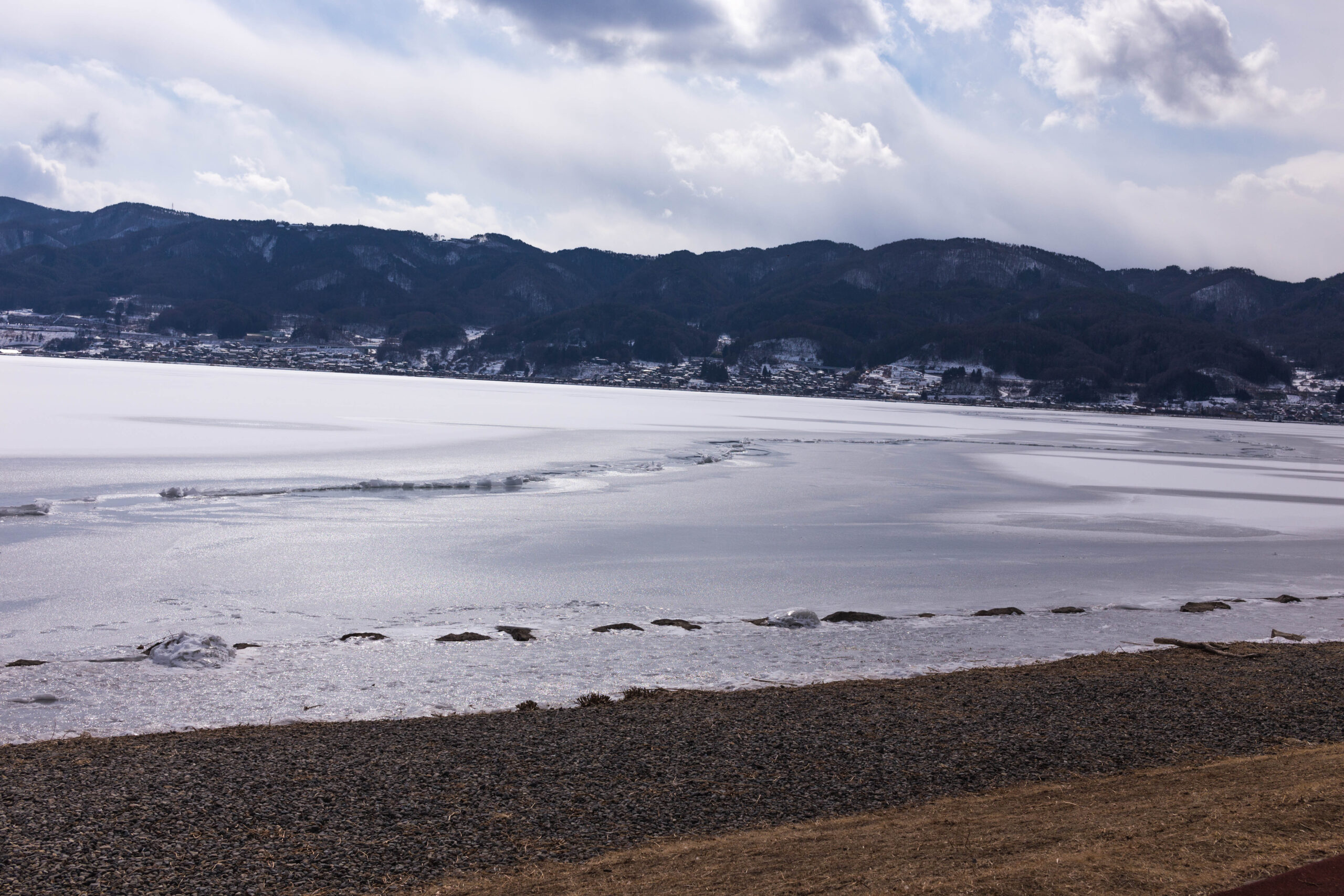 諏訪湖の御神渡り(2018年2月5日)