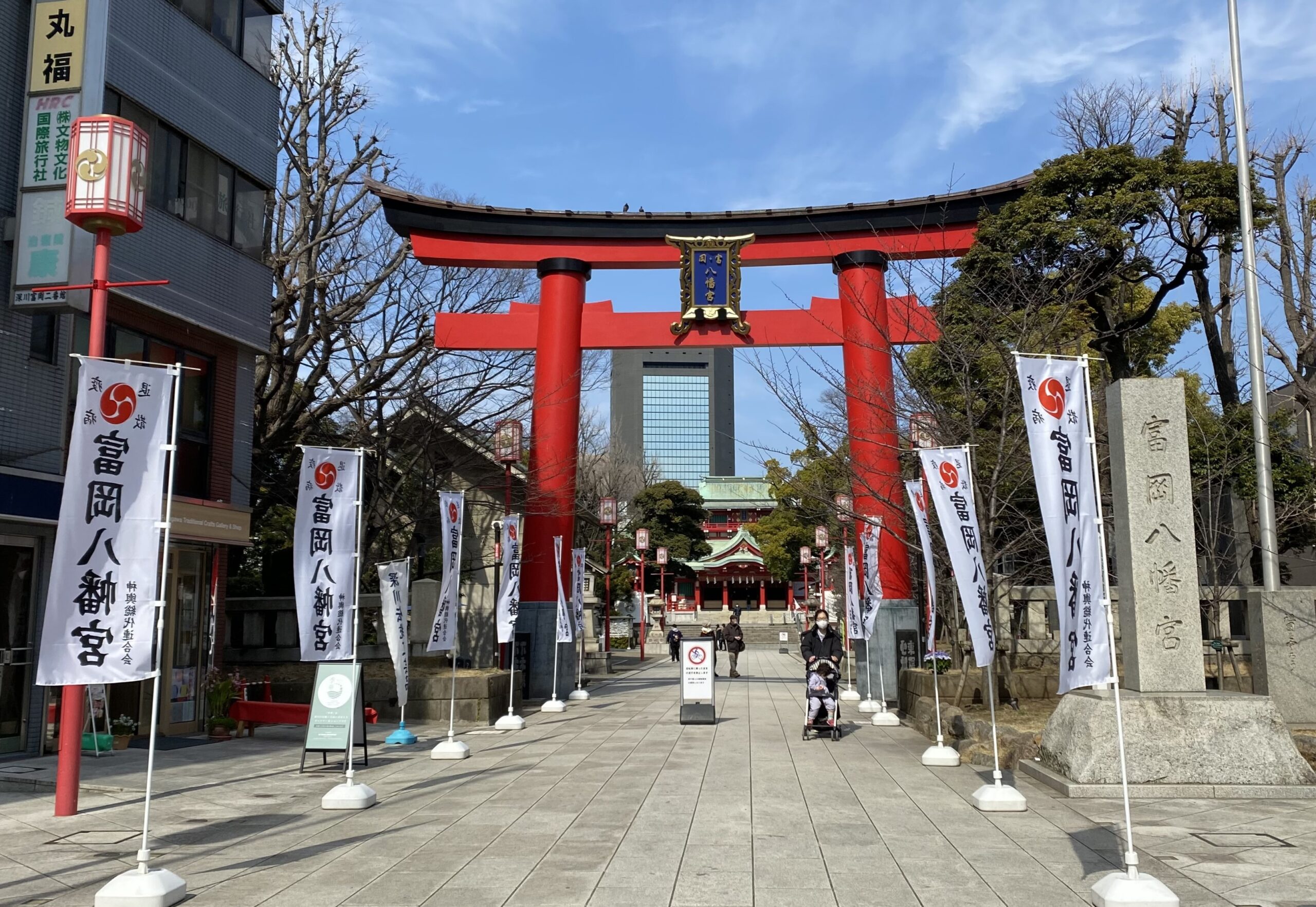 富岡八幡宮の大鳥居と参道