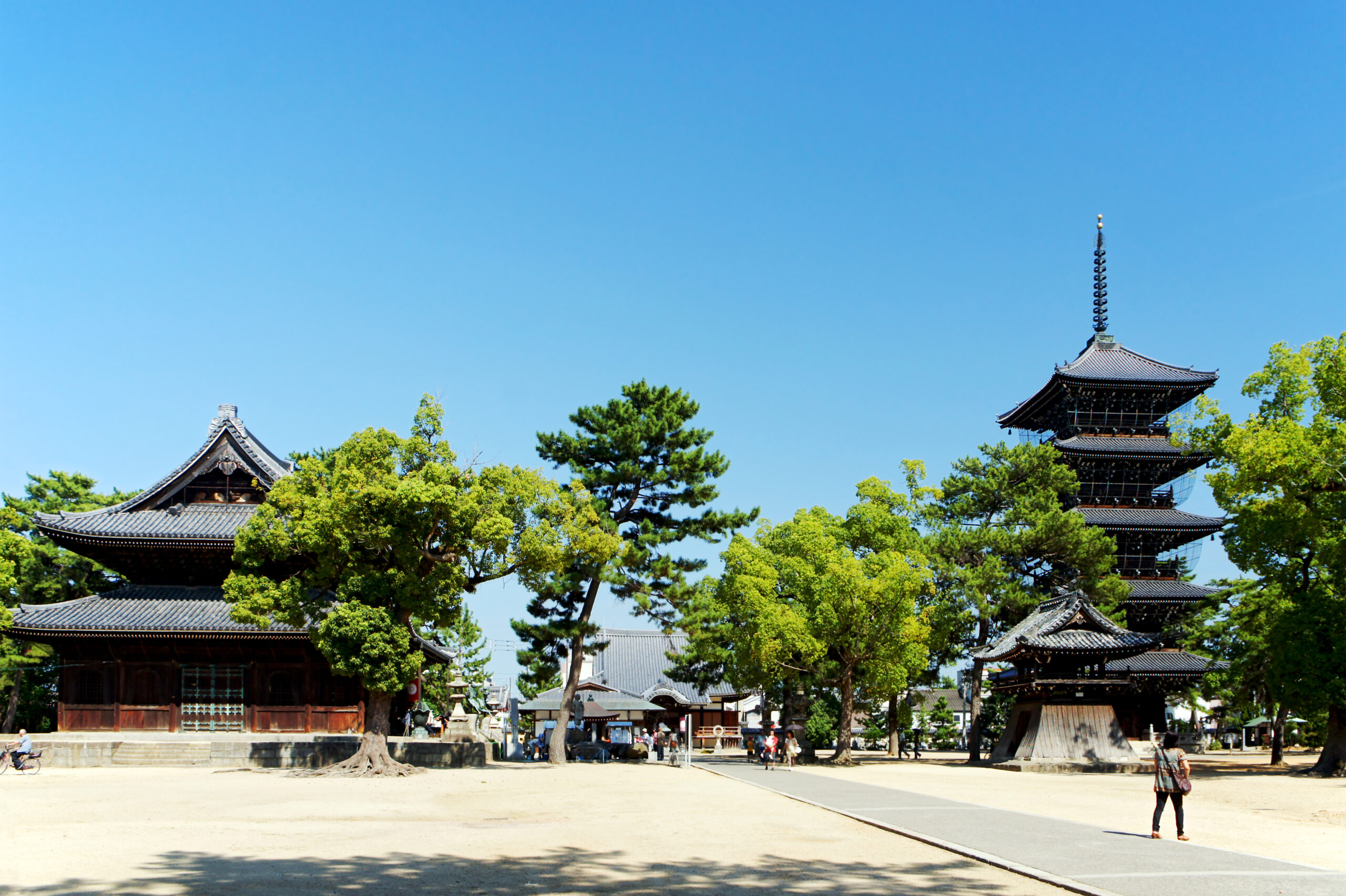 境内の伽藍広場